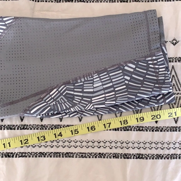 Nike Pro 3/4 Leggings | Size Medium | Color Gray & White - Picture 8 of 10